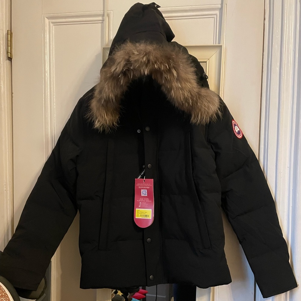 *SOLD* Canada Goose Wyndham Parka